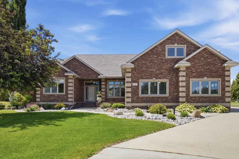 4847 2nd St SW, Moorhead, MN 56560