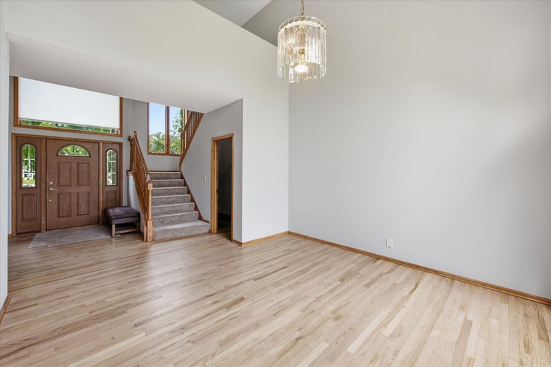 5900 Otter Ridge Cir, White Bear Lake, MN 55110