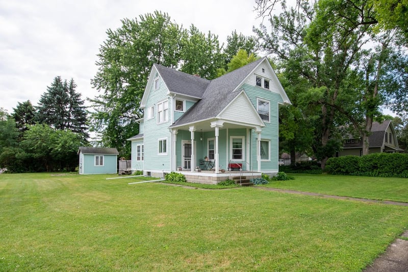 126 Minnesota Ave E, Minnesota Lake, MN 56068
