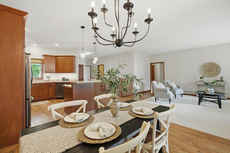 1023 Woodland Dr, Hastings, MN 55033