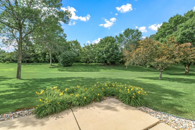 13024 Garrett Ln, Apple Valley, MN 55124