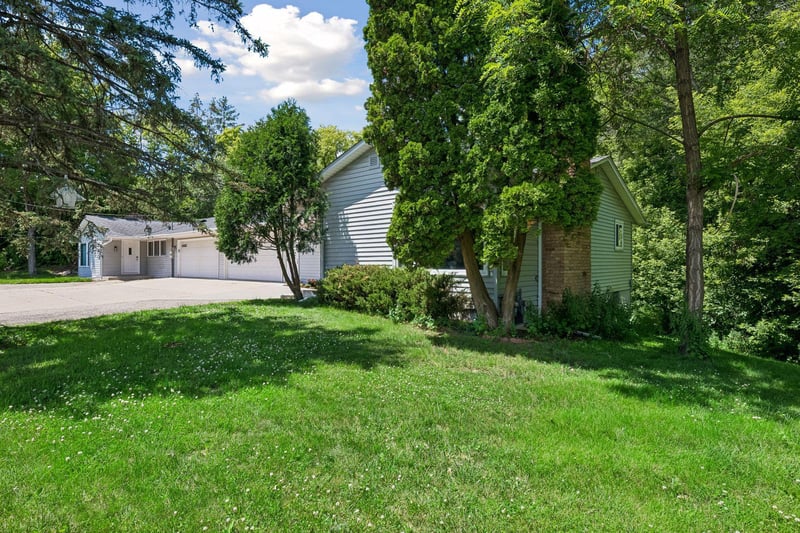 5616 W 78th St, Edina, MN 55439