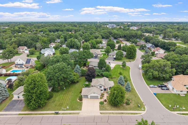 6224 Glacier Dr, North Branch, MN 55056