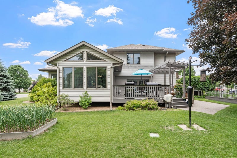 6224 Glacier Dr, North Branch, MN 55056
