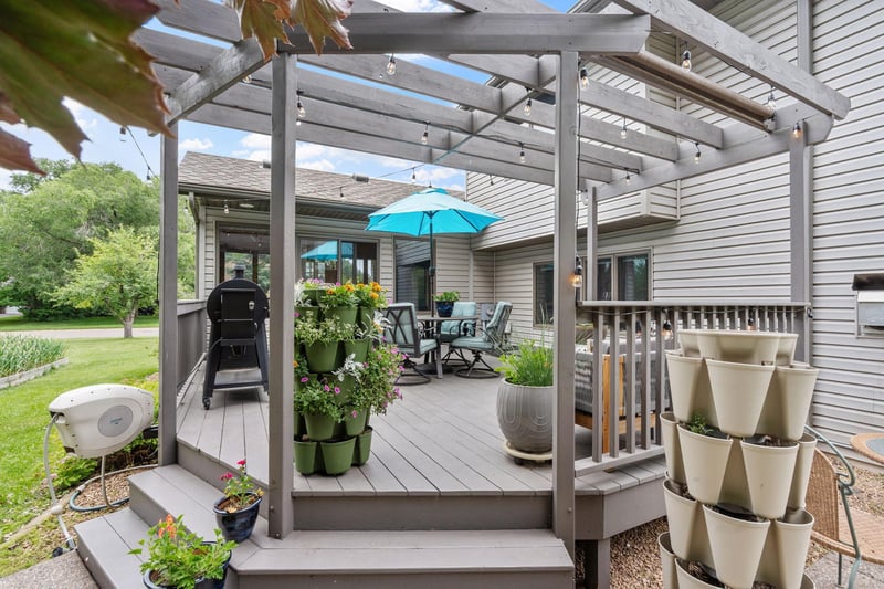 6224 Glacier Dr, North Branch, MN 55056