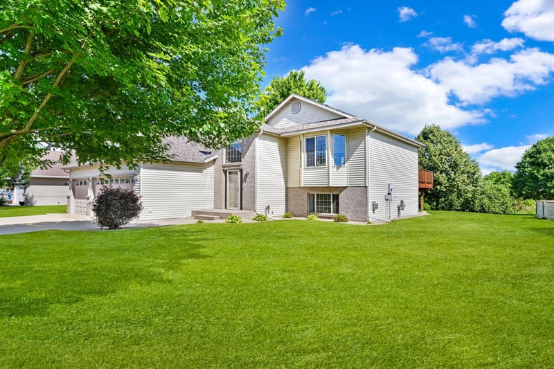 1154 Garden Brook Dr, Sauk Rapids, MN 56379