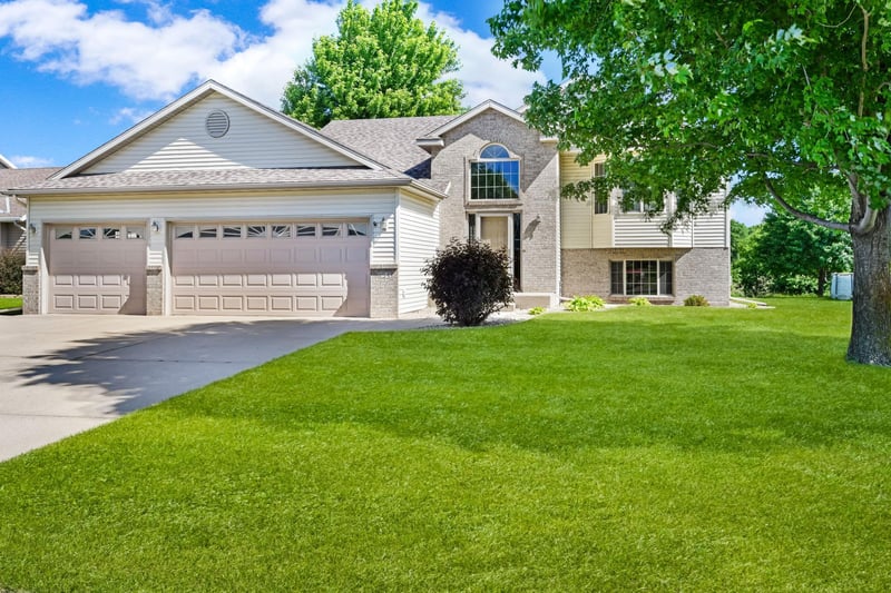 1154 Garden Brook Dr, Sauk Rapids, MN 56379