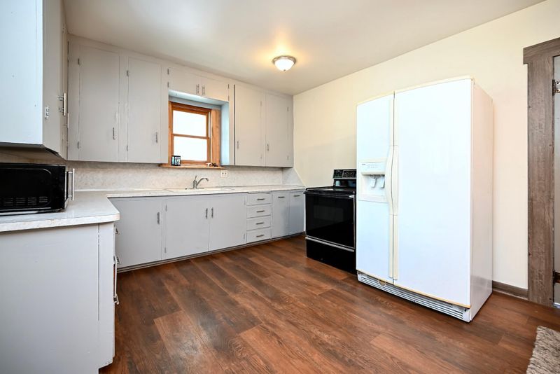 111 1st St NE, Altura, MN 55910