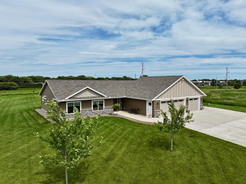 2752 9th Ave SE, Willmar, MN 56201