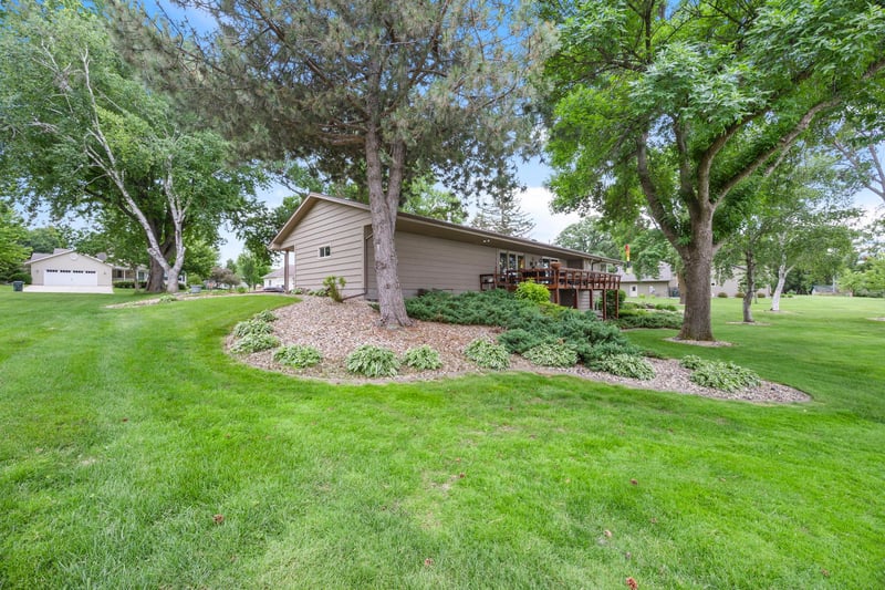 830 Lakewood Dr SW, Hutchinson, MN 55350