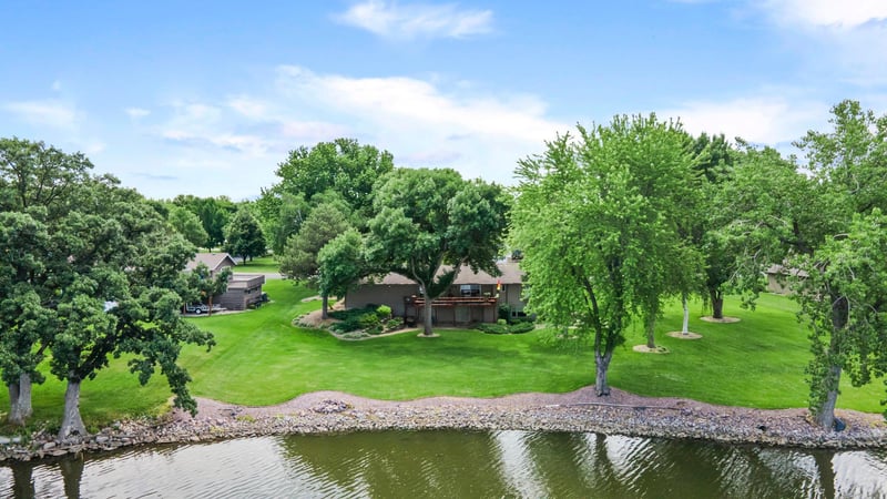 830 Lakewood Dr SW, Hutchinson, MN 55350