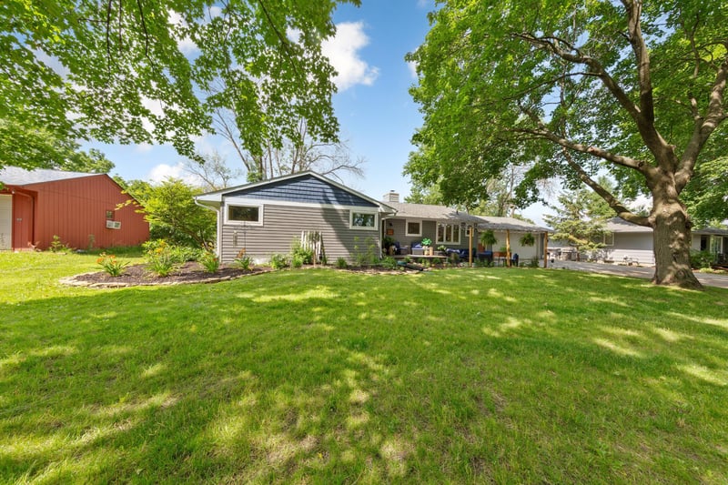 406 Ivanhoe Ave W, Northfield, MN 55057