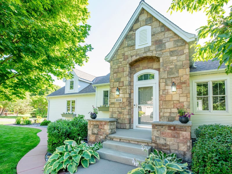 814 New Century Blvd S, Maplewood, MN 55119