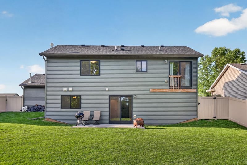 419 Skogen Dr, Kenyon, MN 55946
