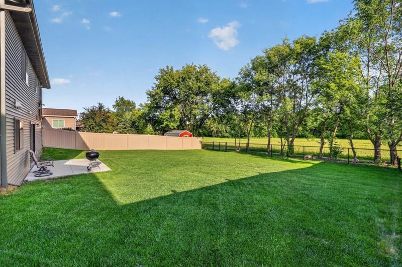 419 Skogen Dr, Kenyon, MN 55946