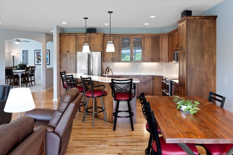 70 Lake Riley Trl, Chanhassen, MN 55317