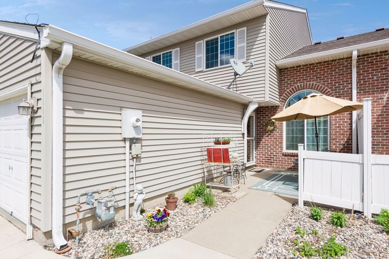 1003 Heather Ln, Waconia, MN 55387