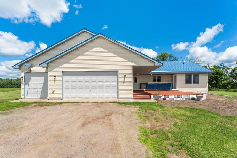 9518 190th St, Milaca, MN 56353