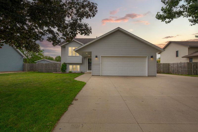 435 Lilac Ln, Madison Lake, MN 56063