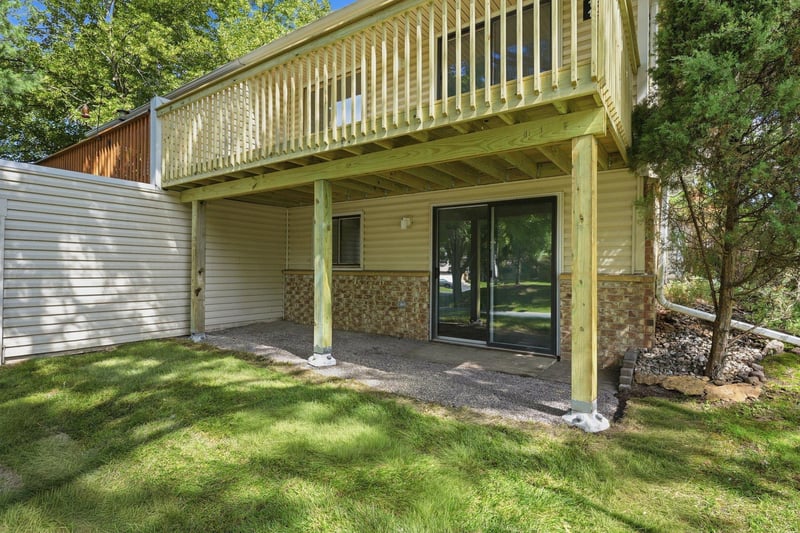 1273 Timbershore Ln, Eagan, MN 55123