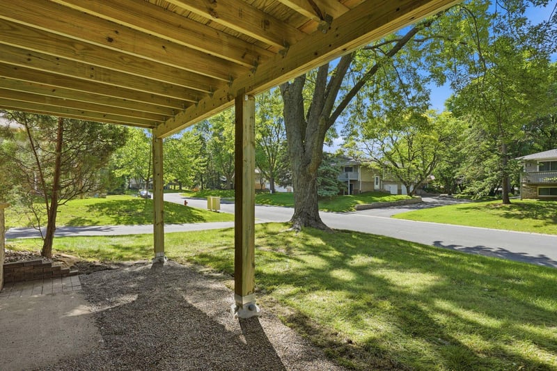 1273 Timbershore Ln, Eagan, MN 55123