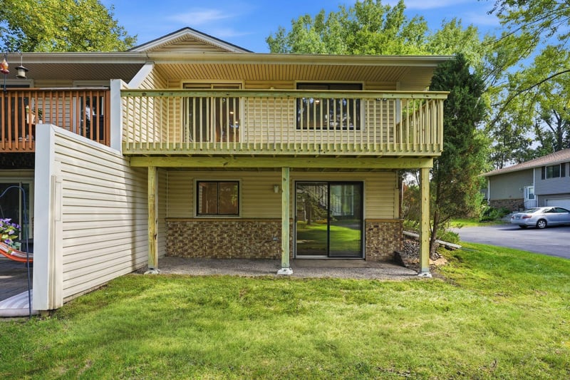 1273 Timbershore Ln, Eagan, MN 55123