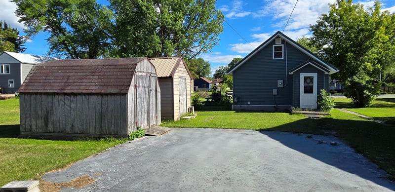 810 9th St, International Falls, MN 56649
