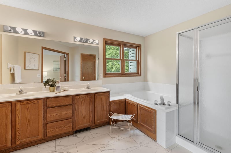 547 Abbey Way, Mendota Heights, MN 55120