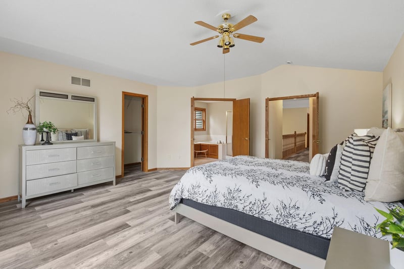 547 Abbey Way, Mendota Heights, MN 55120