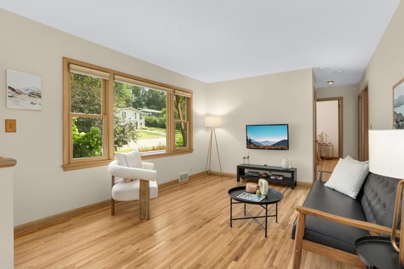 539 Frontenac Pl, Saint Paul, MN 55104