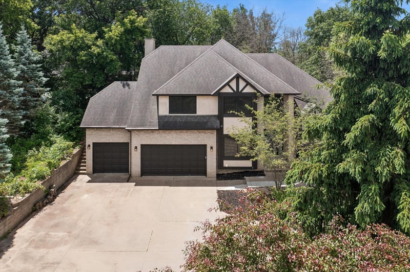 740 Mendota Heights Rd, Mendota Heights, MN 55120