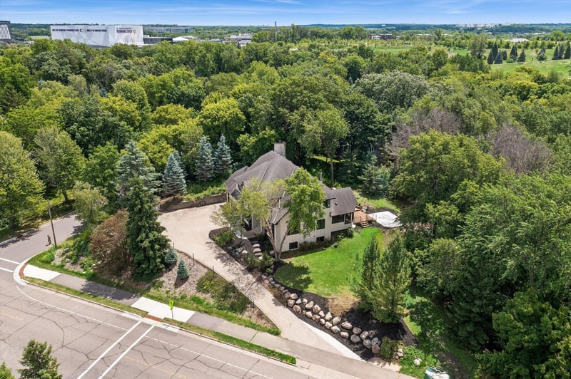 740 Mendota Heights Rd, Mendota Heights, MN 55120
