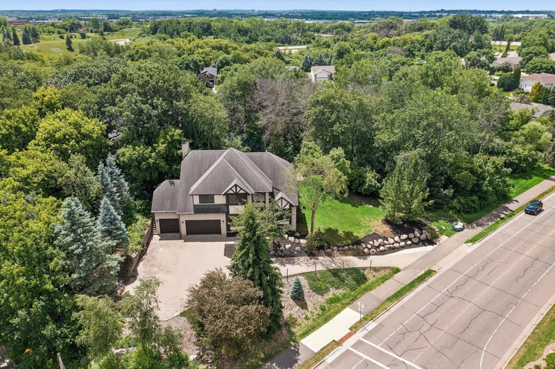 740 Mendota Heights Rd, Mendota Heights, MN 55120