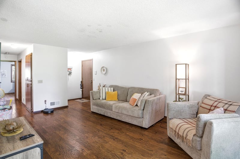 1845 Livingston Ave #B, West Saint Paul, MN 55118
