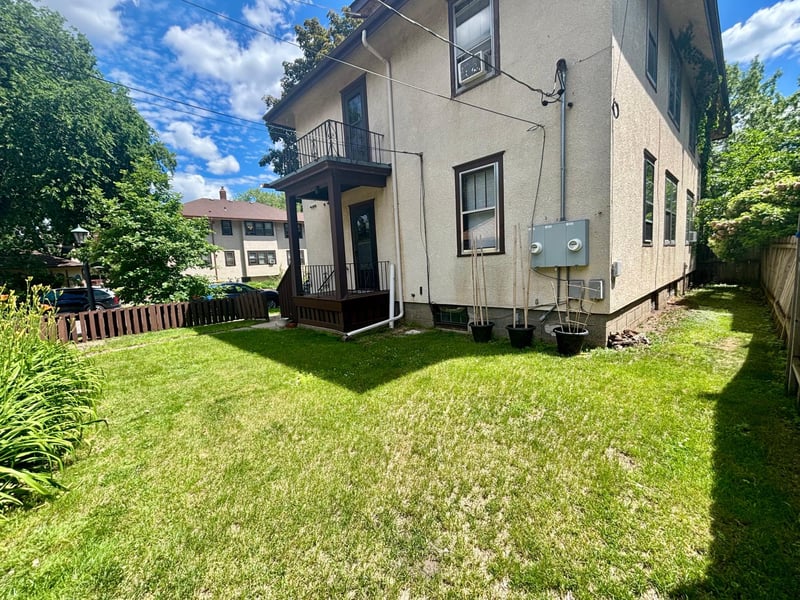157 Lexington Pw S, Saint Paul, MN 55105