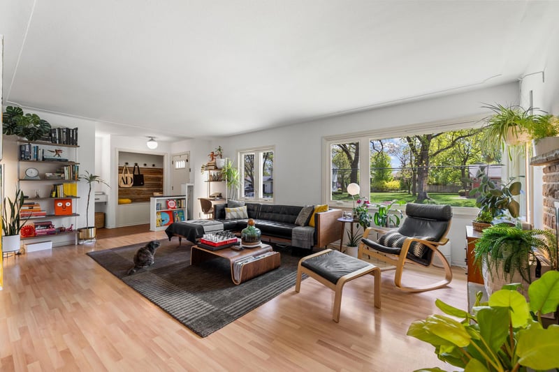 5320 Maddox Ln, Edina, MN 55436
