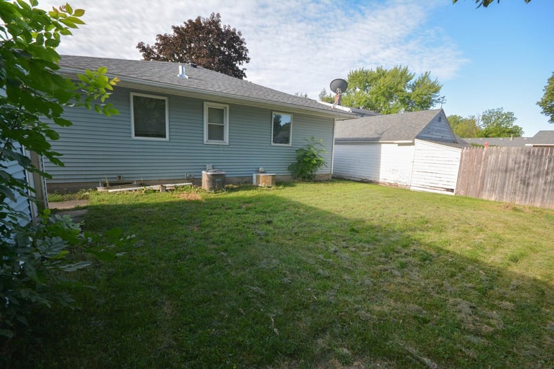 1013 9th St NE, Rochester, MN 55906