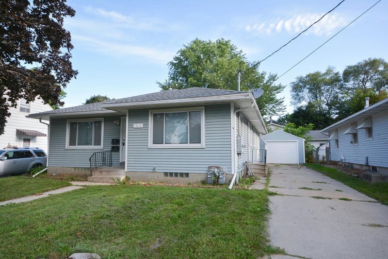 1013 9th St NE, Rochester, MN 55906
