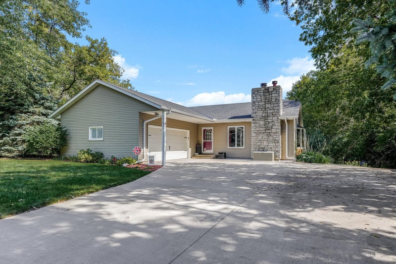 2292 7th St N, North Saint Paul, MN 55109