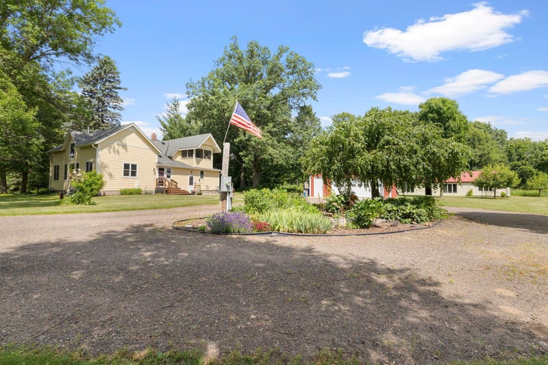 38775 Llama St NW, Dalbo, MN 55017