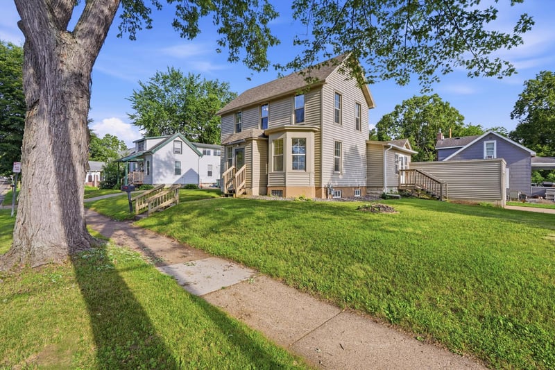 637 Lake St, Eau Claire, WI 54703
