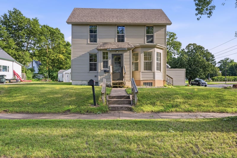 637 Lake St, Eau Claire, WI 54703