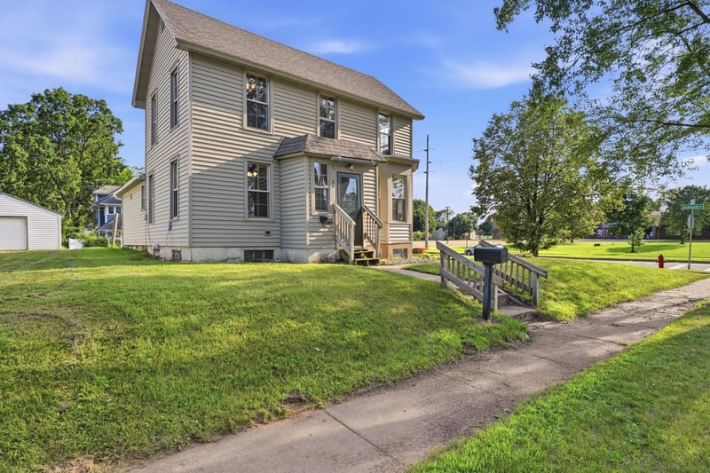 637 Lake St, Eau Claire, WI 54703
