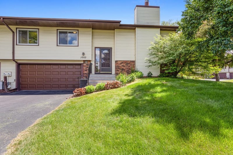 1053 Bridge St, Shoreview, MN 55126