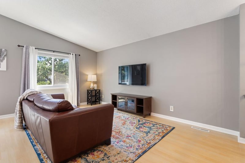 1053 Bridge St, Shoreview, MN 55126