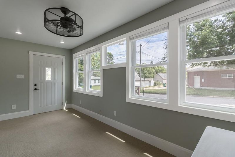 103 E 4th St, Hanska, MN 56041