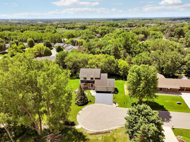 13865 Forest Hill Rd, Eden Prairie, MN 55346