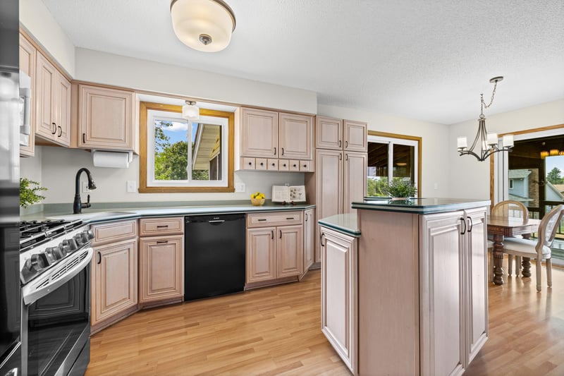 3021 Mary Ct, Maplewood, MN 55109