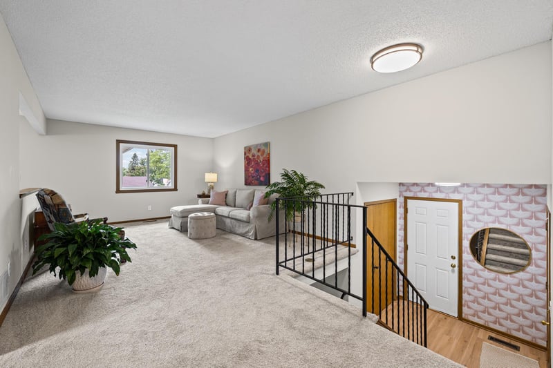 3021 Mary Ct, Maplewood, MN 55109