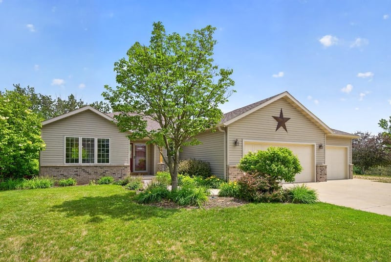 470 Christina Ct, Zumbro Falls, MN 55991